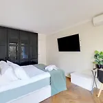 Champs-elysees - Arc De Triomphe - Wagram - 5p-1br Paris